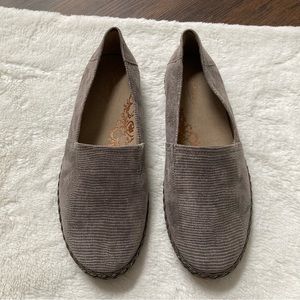 Aetrex Kylie comfort minimalist slip on leather taupe flats